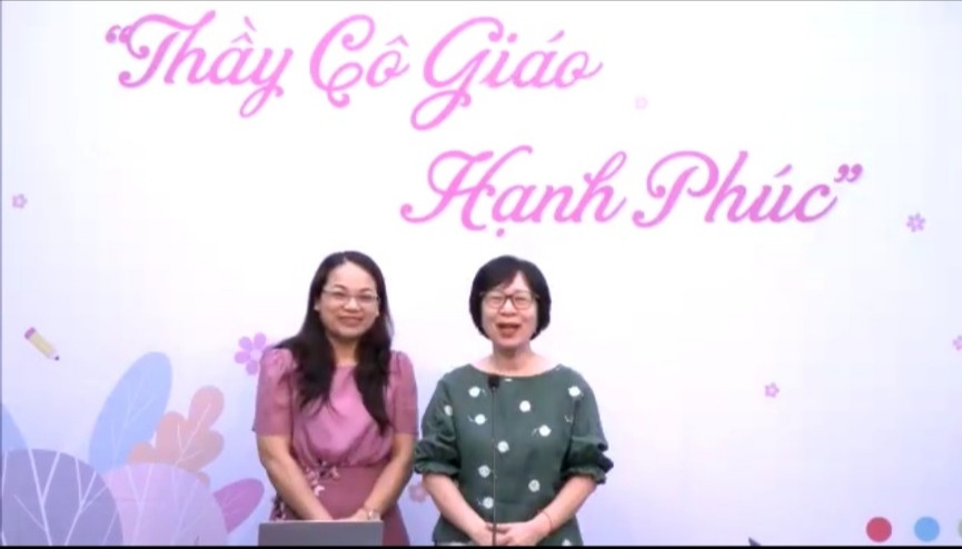 Thầy cô giáo hạnh phúc